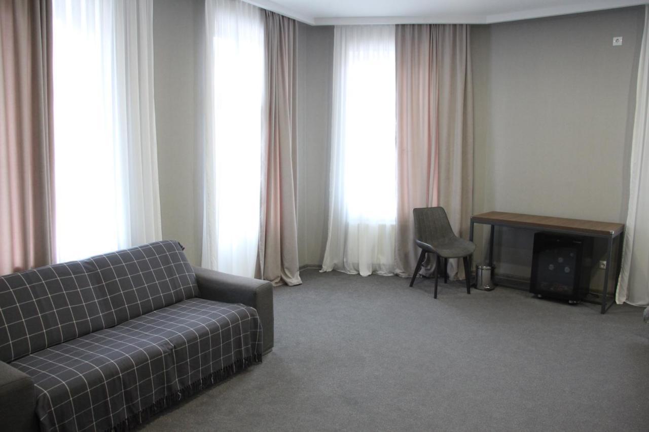 Hotel History • Სასტუმრო Ისტორია Szenaki Kültér fotó