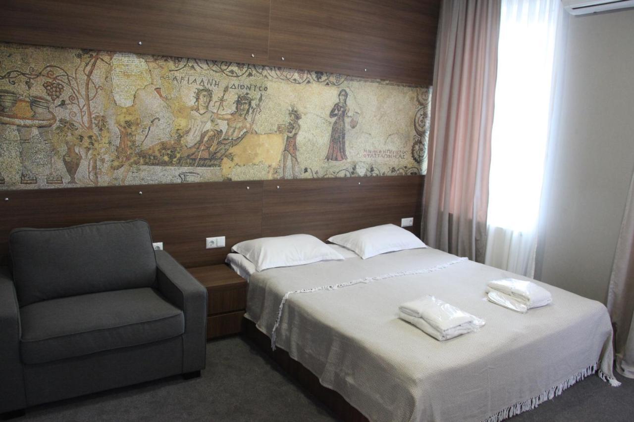 Hotel History • Სასტუმრო Ისტორია Szenaki Kültér fotó